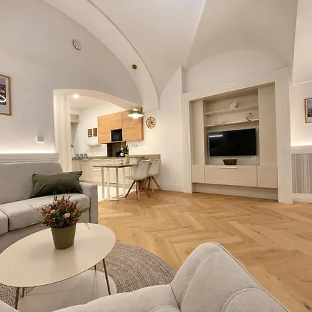 Center Upperstreet 2 Apartman Kassa
